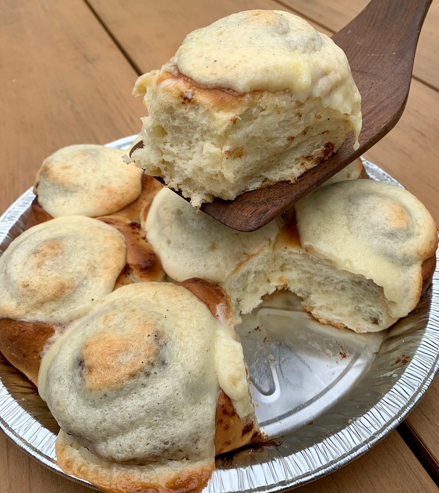 Glazed Cinnamon Rolls (Rolos de Canela com cobertura)